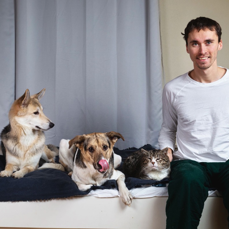 Pet sitters available in Surrey, British Columbia - Canada's City of Parks. Find trusted dog walkers, pet boarding, and house sitting services.