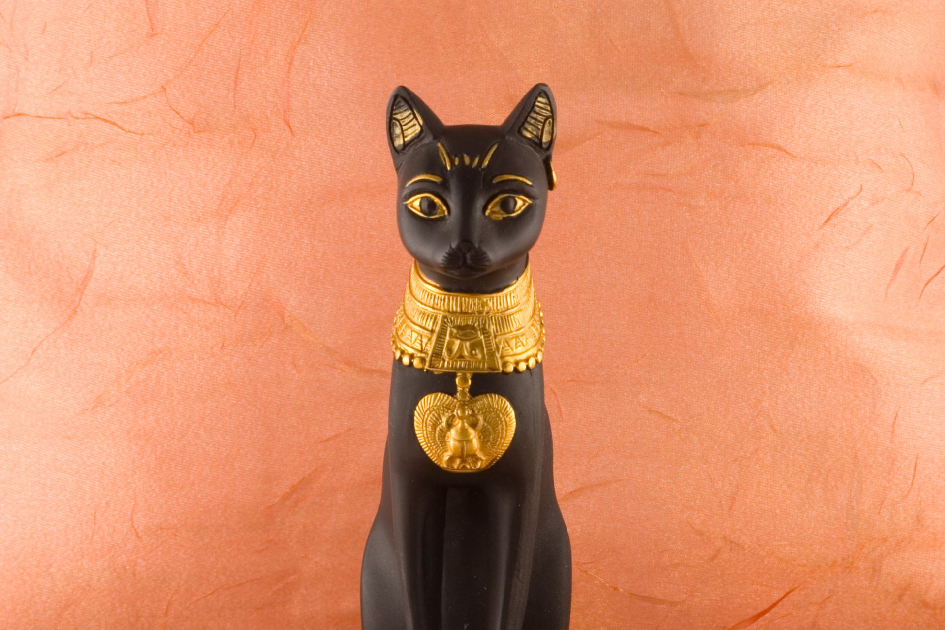 An Egyptian statue of a cat